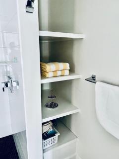 The Hive 102 King with Balcony Pet Friendly - 4