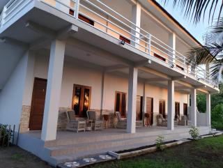 Mama Nings Beach Hotel - Sekongkang - 9