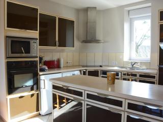 Maison lumineuse pour 4, près d'Orléans et Chartres, avec cour, terrasse, parking, et équipements complets. - FR-1-581-23 - - 4