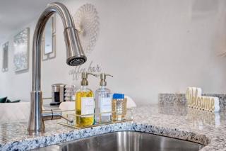 A Taste of Luxe *Upscale Condo* - Clarksville - 5