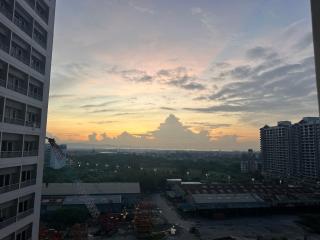 Taguig 1 bedroom with Balcony Netflix Near Bgc Mc kinley - Manila - 8