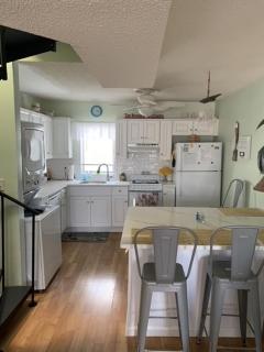 Brant Beach 2 Bedroom 1,5 Bath Ocean Side Condo - Brighton Beach - 9