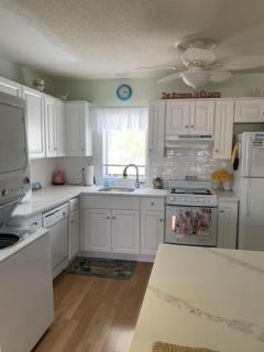 Brant Beach 2 Bedroom 1,5 Bath Ocean Side Condo - Brighton Beach - 1