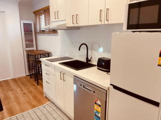 Convenient Room next to Bond University - 1