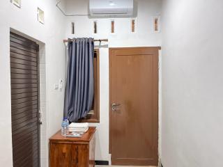 RedDoorz at Rose House Simpang Pemda Medan Selayan - Sunggal - 3