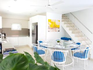 Beachside 3-Bedroom Townhouse w Private Pool at 70 Meters from Beach - Ban Bang Po - 2