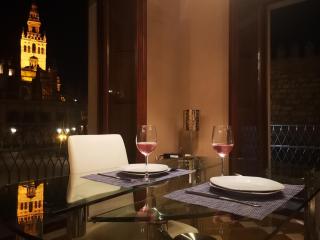 Luxury Apartment with views to Alcazar, Cathedral and Giralda. - 3