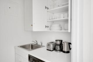 Midtown 1BR w Gym Doorman nr Grand Central NYC-748 - 3