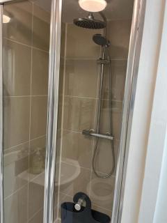 Cozy Guest Room in High Barnet (London) with Private Entrance and Small Terrace - London - 8