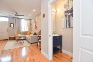 Beautiful Home w/ Rooftop Deck Within A 5 Mintue Walk To Johns Hopkins Hospital - Baltimore - 7