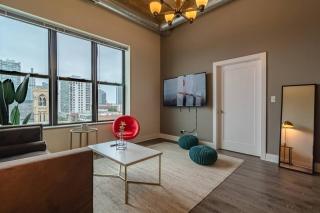 Luxury Cozy 2BR with Optional Parking and Gym Access Near McCormick Place, Lakefront and Soldier Field - Chicago - 2