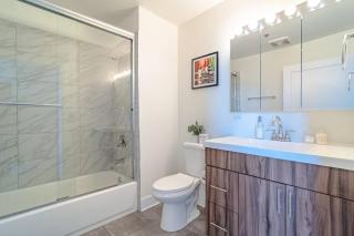 Spacious 2BR South Loop with Skyline view, Optional Parking and Gym Access Near McCormick Place and Soldier Field - 1