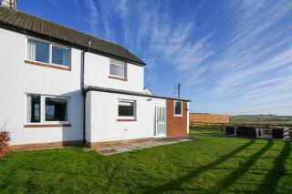 The Birdhouse Family Home with Countryside Views - Beal - 0