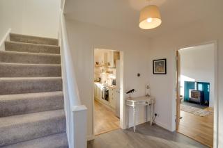 The Birdhouse Family Home with Countryside Views - Beal - 5