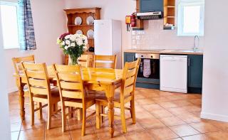 Dingle Harbour Cottages 3 Bed - Sleeps 6 Type A by Trident Holiday Homes - 6
