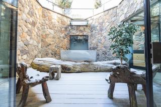 Upside Down Town Hotel Neue Post - 1