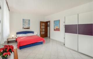 Amazing Apartment In Novi Vinodolski With Wifi - 1
