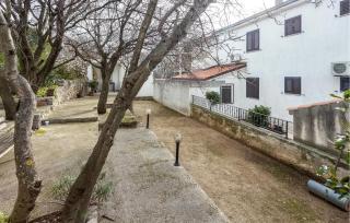 Amazing Apartment In Novi Vinodolski With Wifi - 2