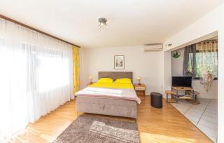 One-Bedroom Apartment In Kastel Kambelovac - 5