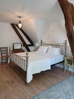 Big 4 bedroom property in the grounds of a Chateau - 2