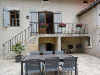 Big 4 bedroom property in the grounds of a Chateau - 9
