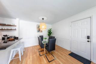Minutes to Broadway Large 2B-2Ba family unit for up to 8 guests with Private Balcony and Optional private parking - Nashville - 9