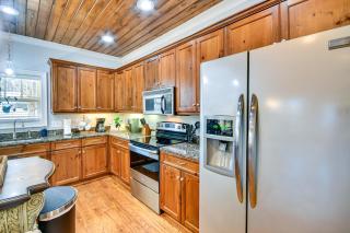 Lakefront Jacksons Gap Retreat with Grill and Dock! - Jacksons Gap - 3