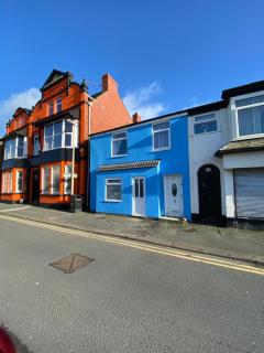 AQUARIUS APARTMENT - SEA VIEW - SLEEPS SEVEN - Blackpool - 6