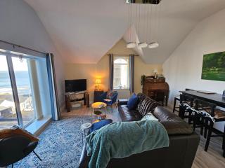 Atlantic views top floor - 4