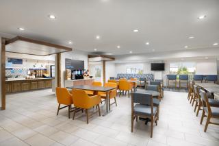 Holiday Inn Express Las Vegas Stadium Area by IHG - Las Vegas - 4