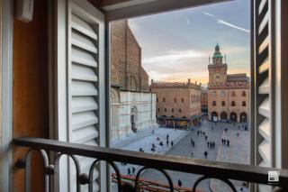 Urbanicooh Asinelli - Balcony on Piazza Maggiore - Bologna - 5