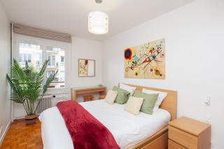 Tour Eiffel & Champs Elysees - 2 BR gorgeous & bright 75m2 - free weekly housekeeping - for business and working purposes only - Paris - 4