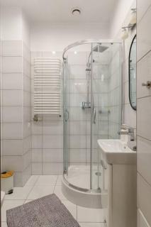 June C studio w/small balcony - 6