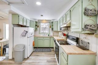 Riverfront Topsham Home about 28 Mi to Portland! - 9