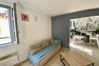 The Triplex- 3 bedrooms in the escutcheon! - 8