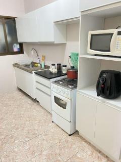 Apartamento 1 dormitório com Wi-fi e Estacionamento - Praia Grande - 2