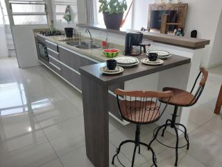 Melhor custo benefício no centro 4 pessoas, 2Q, ar, garagem, cozinha completa - Florianópolis - 1