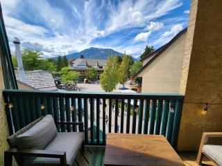 The Ikon Lofted Studio with King Bed and Patio - Whistler - 9