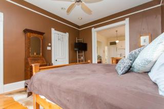 iKlektik House // Cardinal - 1