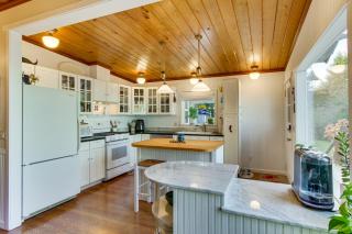 Puget Sound Cottage with Private Community Beach! - Coupeville - 2