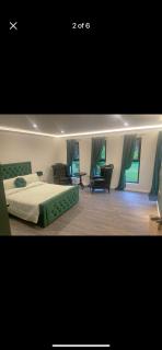 Woodland lodge green room - 5