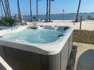 Waterfront Home With Private Beach & Hot Tub - Gulf Shores - 7
