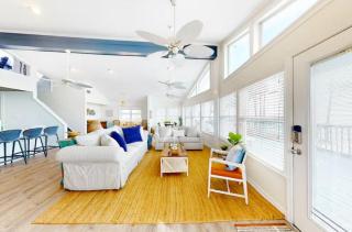 Waterfront Home With Private Beach & Hot Tub - Gulf Shores - 3