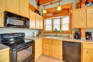 Off The Beaten Path Cabin with Mtn Views and Hot Tub - 2