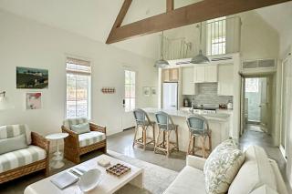 Christmas Hill Cottage B - 0