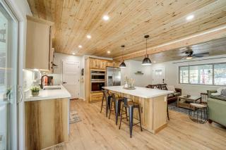 Deck and Fire Pit Modern Munds Park Retreat! - Munds Park - 4