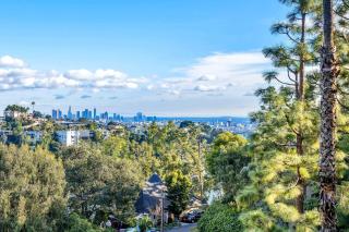 Secret Stairs Apt #2 - 0