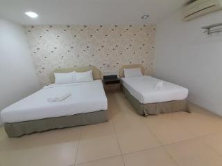Hotel Twelve at 12 Kuantan Centre - Kuantan - 4