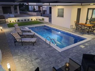 Holiday house with a swimming pool Vodice - 21991 - 5