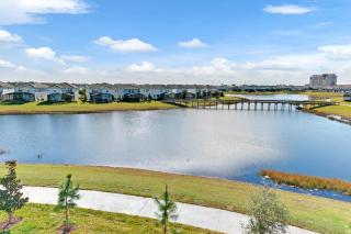 2 Bedrooms 2 Bathrooms Storey Lake 3131-303 Pc - 2